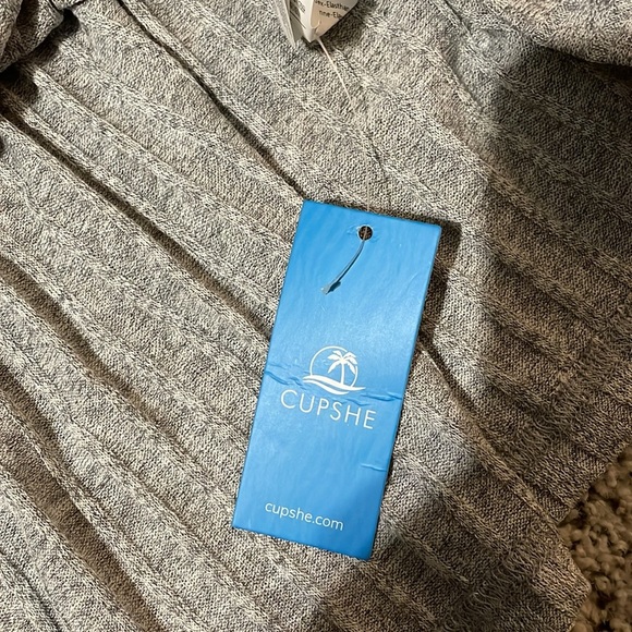 Women’s Cupshe dress - Picture 2 of 5